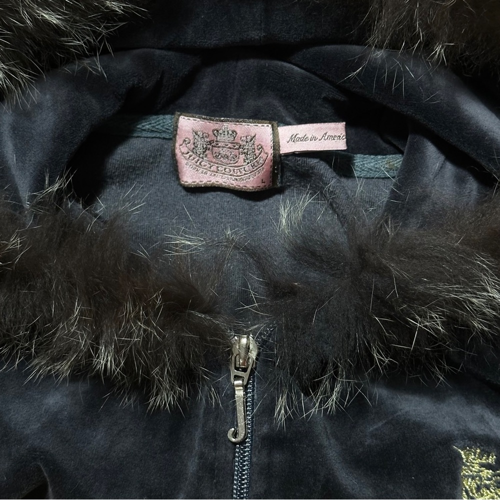 Y2K Vintage Juicy Couture Velour Hoodie Jacket Fur Trim Crest L (Fits S/M) - Picture 3 of 11